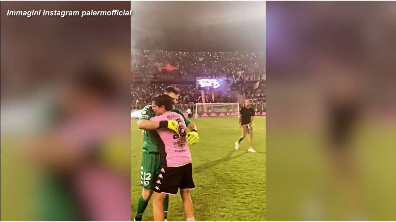 Palermo In Serie B Abbracci In Campo E Festa Negli Spogliatoi Video