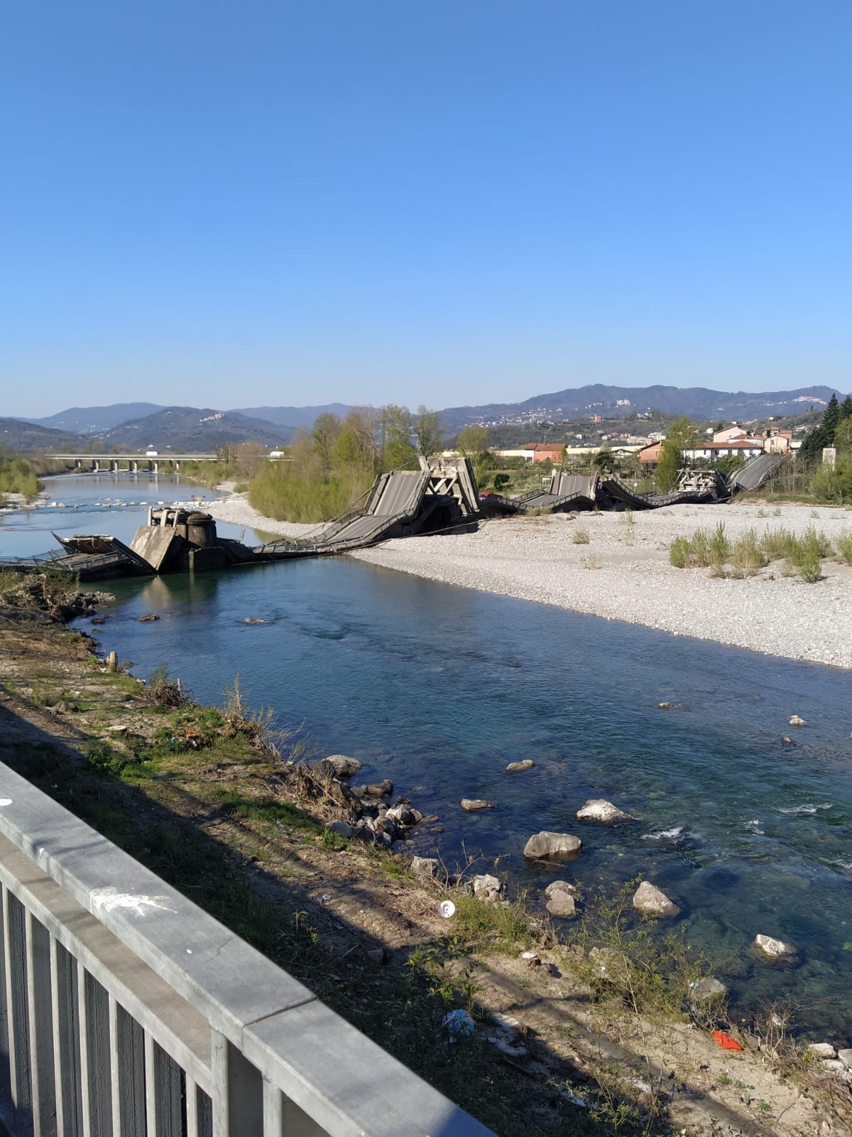 ponte crollato ad Aulla