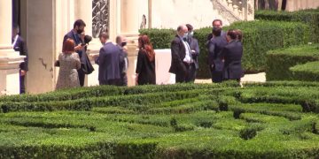 Stati generali, pausa all'aperto per ministri nei giardini di Villa Pamphili