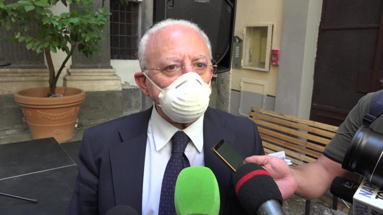 Covid, De Luca: "Coprifuoco in Campania". Riaprono le ...