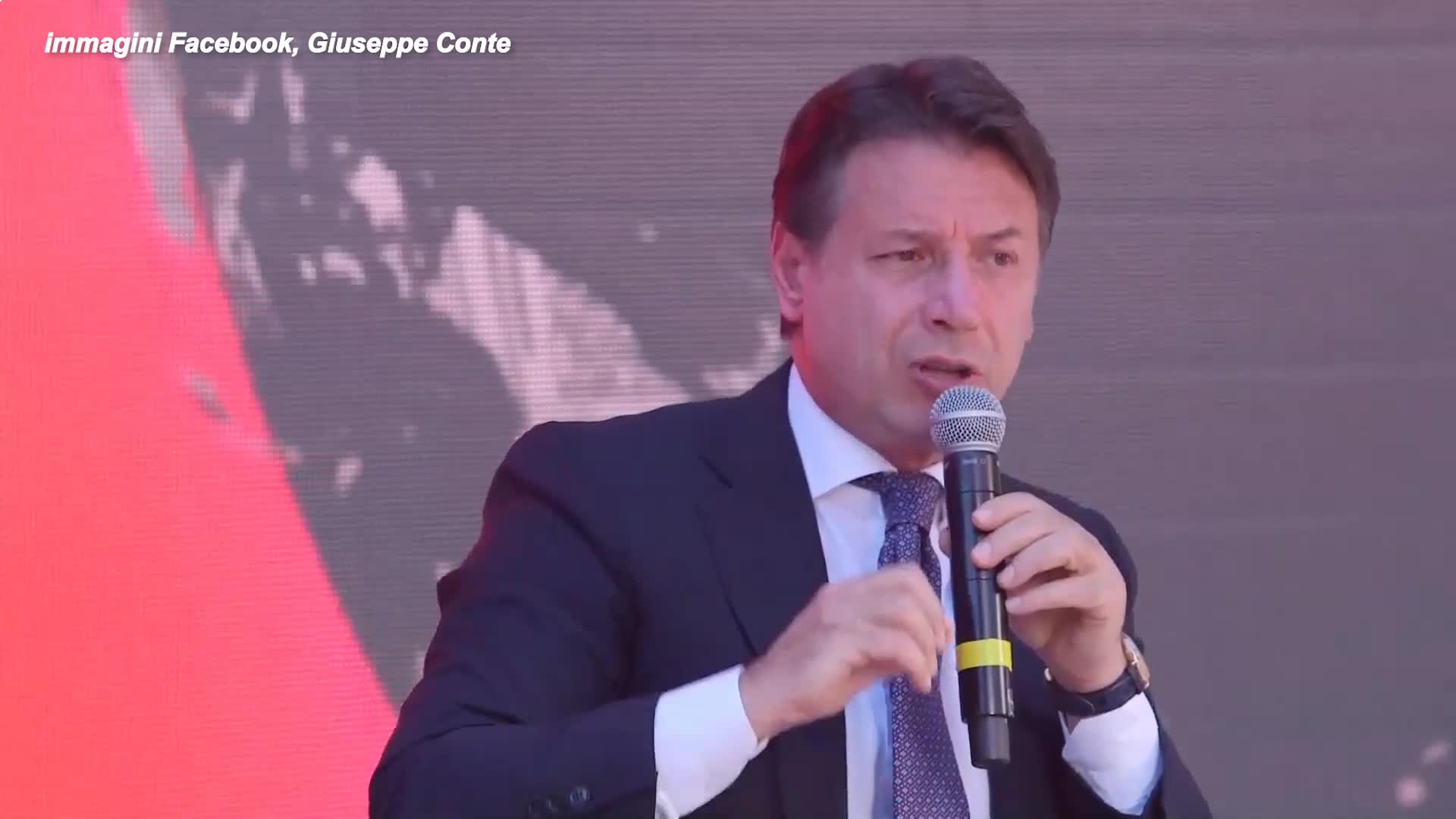 Un anno di governo giallorosso: Conte: "Mai più lockdown totali"