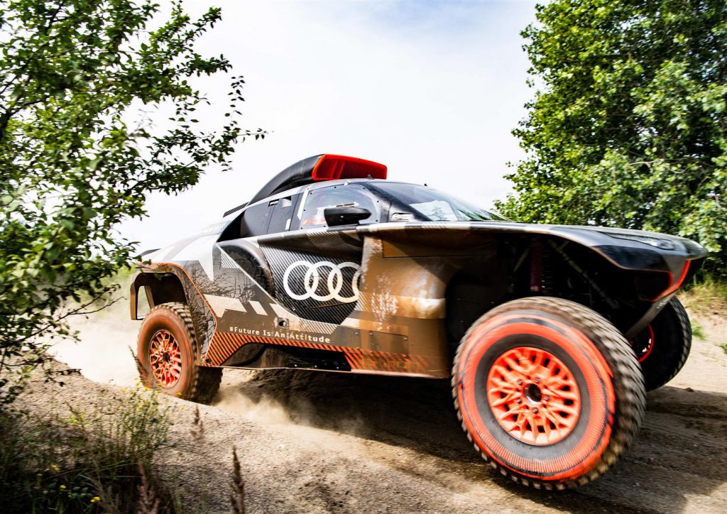 Audi RS Q e-tron, il mostro ibrido da 680 CV alla Dakar 2022