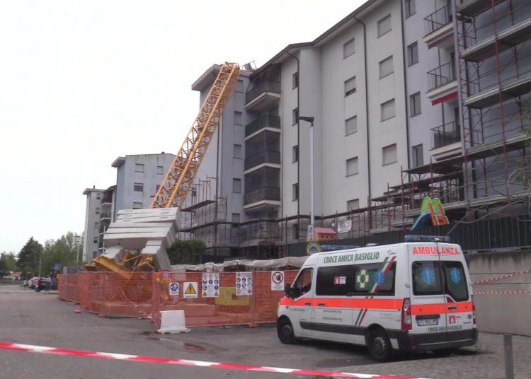 Grandine A1 - La grandine manda in tilt l'autostrada A1: auto devastate ...