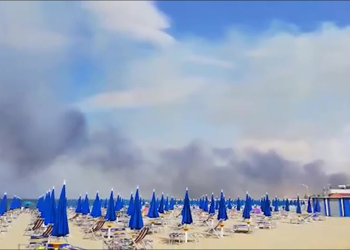 Incendi, paura a Pescara: le fiamme vicine alla zona ...
