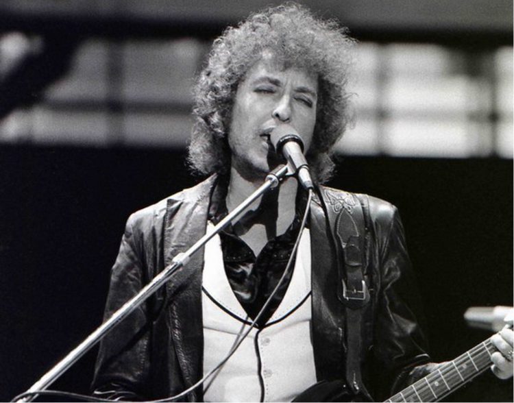 Bob Dylan citato in giudizio per presunta violenza ...