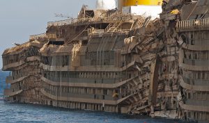 Costa Concordia, dieci anni dopo: cosa rimane di quel naufragio
