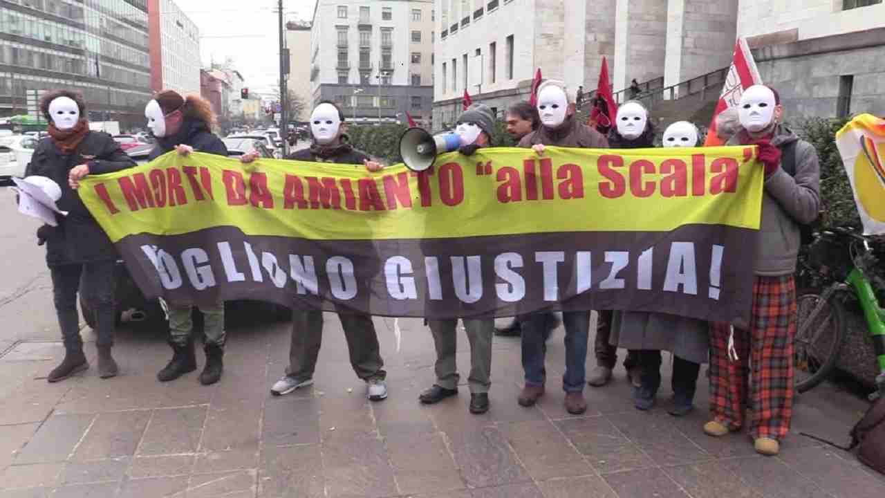 Amianto al Teatro alla Scala, la protesta di Cub e Comitato Ambiente Salute