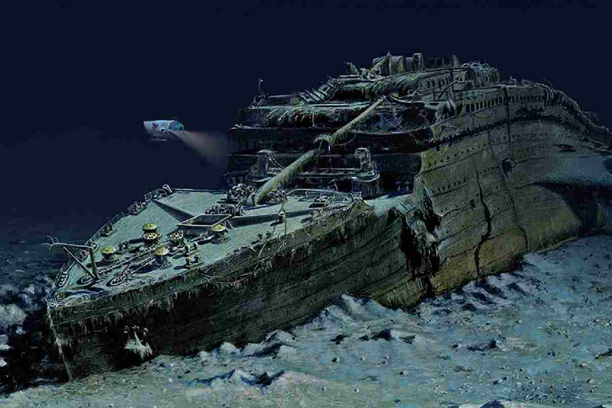 Il relitto del Titanic con il sottomarino Titan di OceansGate