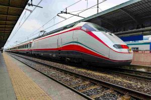 Treni: ritardi fino a 6 ore e cancellazioni in Calabria a causa del maltempo