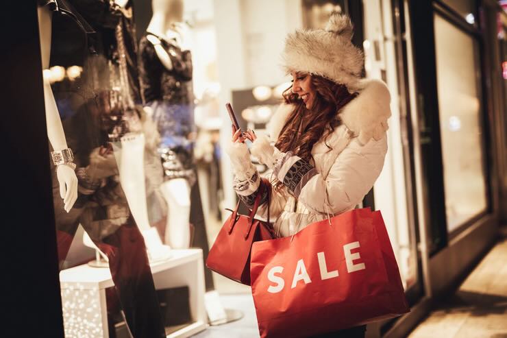 Saldi invernali: Firenze domina lo shopping, Milano primeggia per spesa media