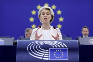 Ue: via libera a von der Leyen II con appena il 51% di voti a favore