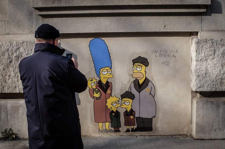 Il murale dei Simpson prima della deportazione