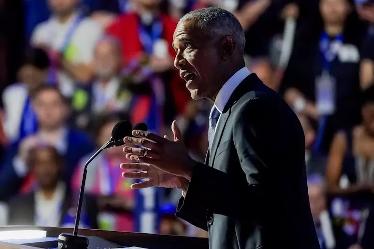 Gli Obama mettono in guardia il Partito Democratico durante la convention di Chicago