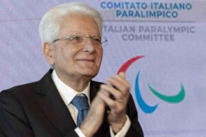 Il Presidente Sergio Mattarella in occasione della cerimonia di restituzione della Bandiera da parte degli atleti italiani