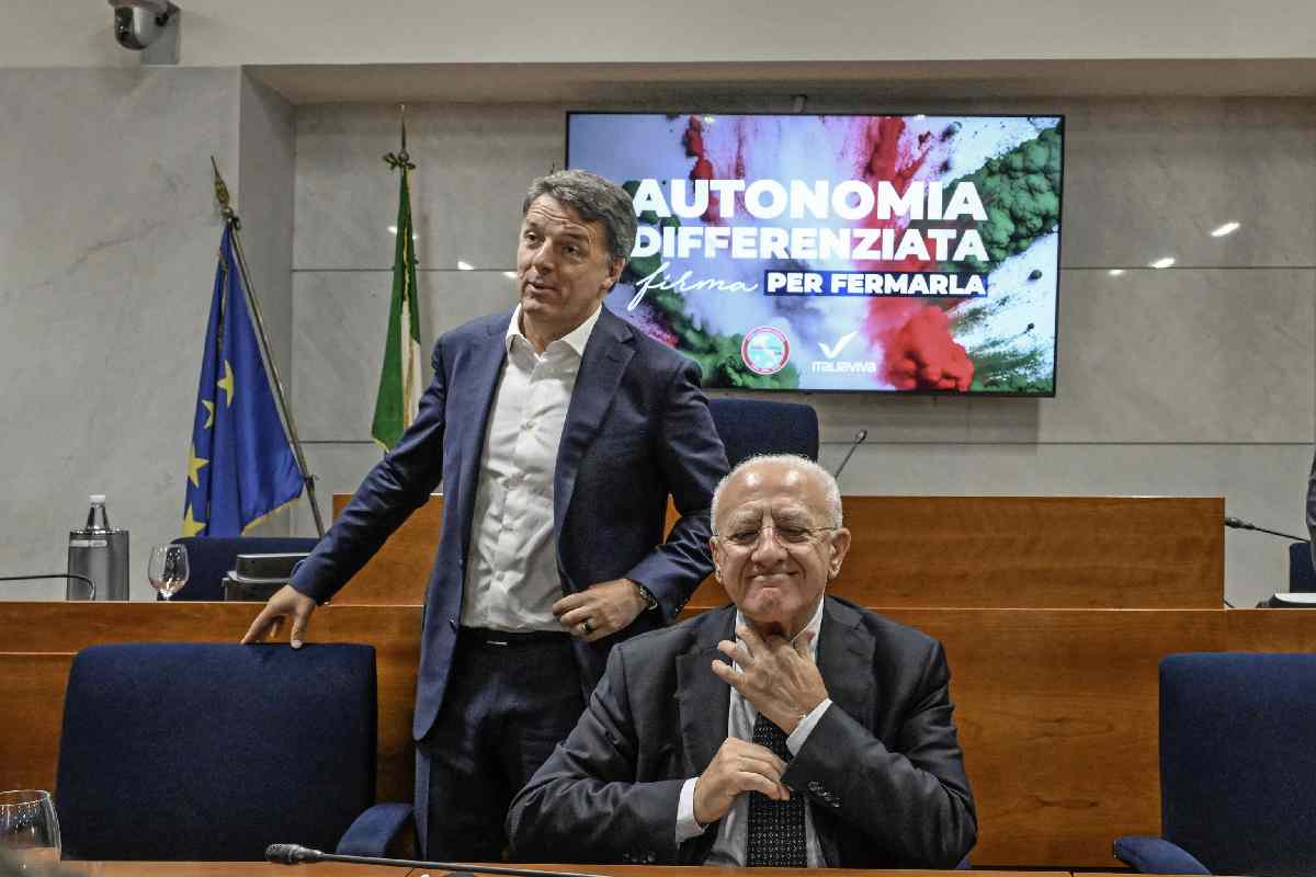 Renzi e De Luca nella sala del Consiglio regionale della Campania