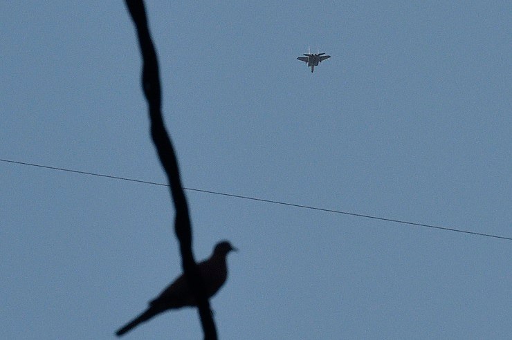 Uno dei jet israeliani che ha sorvolato Beirut