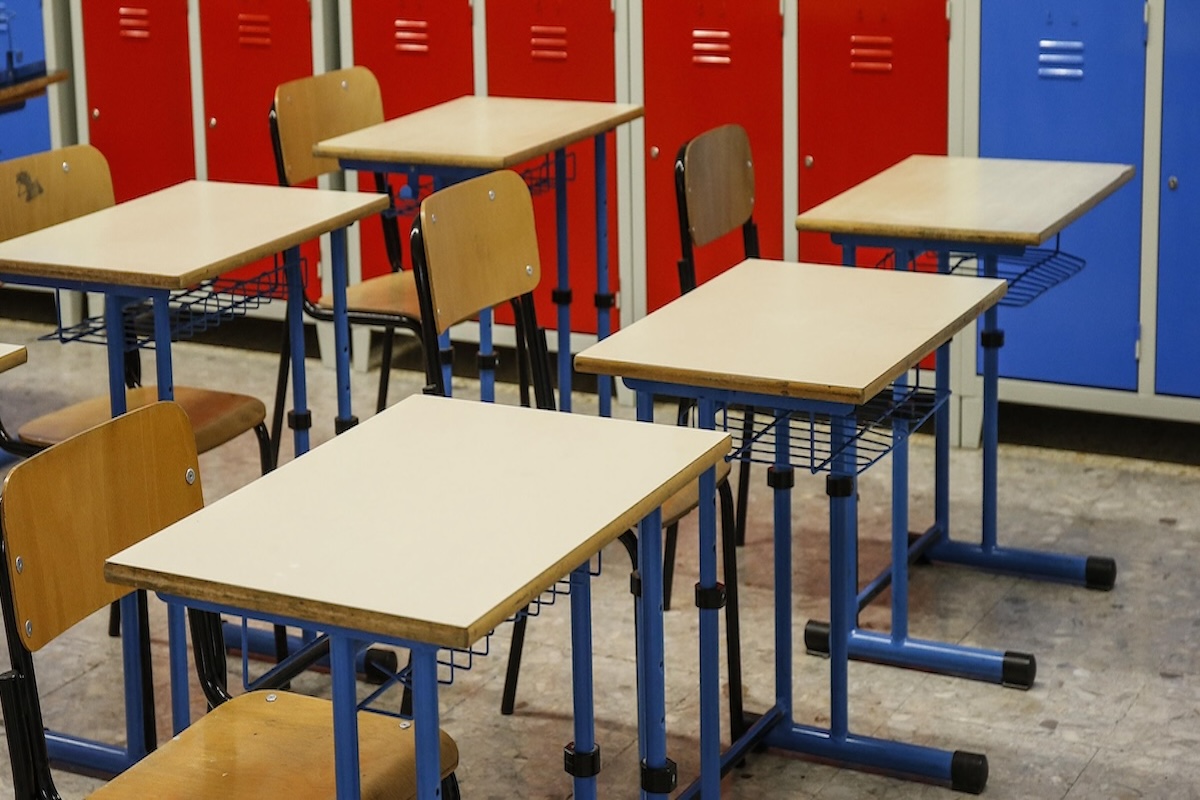 Scuola: come andrebbero sistemati i banchi?