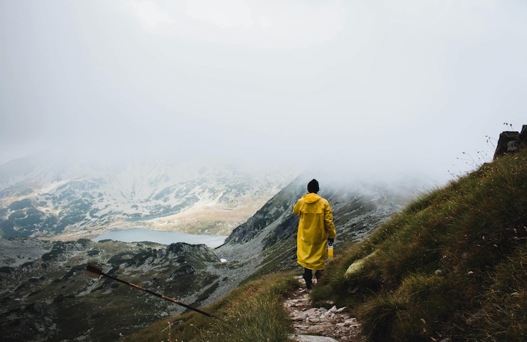 Perché solitamente gli impermeabili sono gialli?