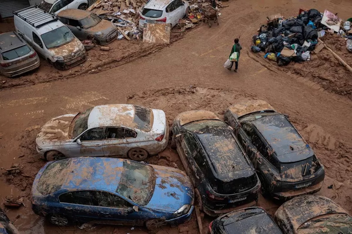 Alluvione Valencia, fra grida di protesta e fango contro Re Felipe e il premier Sanchez