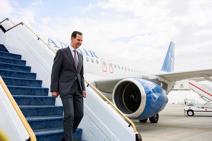 Foto del 2023 in cui Bashar Al Assad arriva ad Abu Dhabi