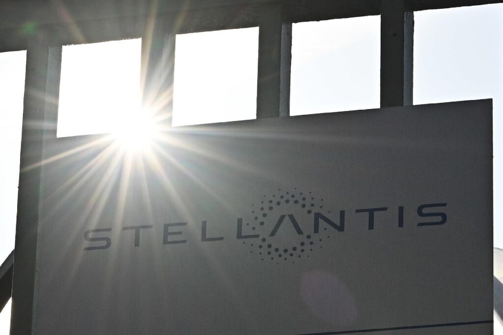 Logo Stellantis