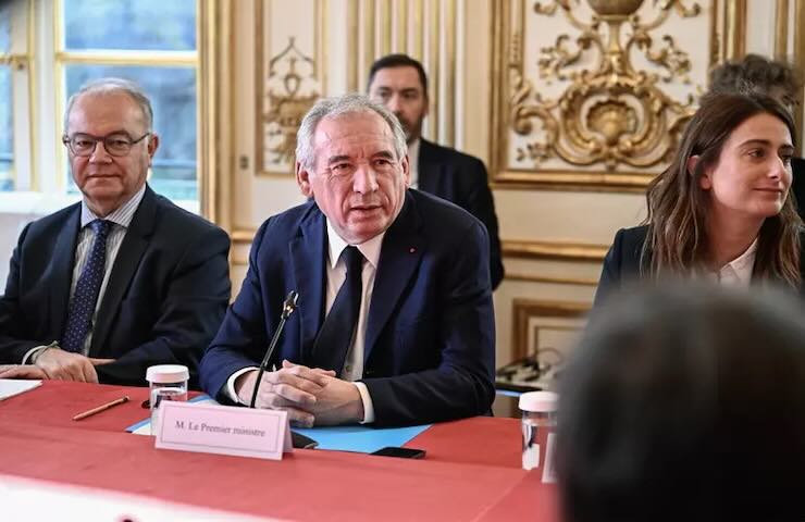 La Francia ha un nuovo governo: ecco la squadra di Bayrou