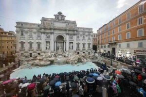 Riapre la Fontana di Trevi: ecco come appare dopo i lavori