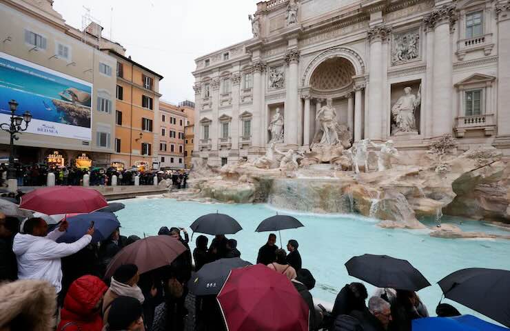 Riapre la Fontana di Trevi: ecco come appare dopo i lavori