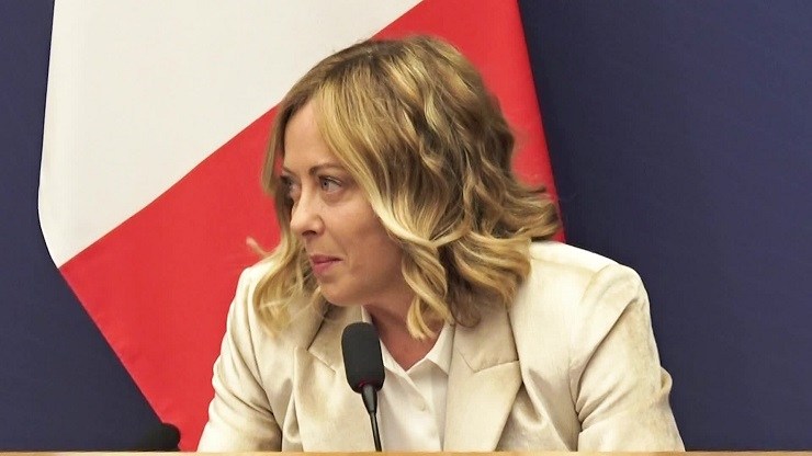 Meloni durante la conferenza stampa