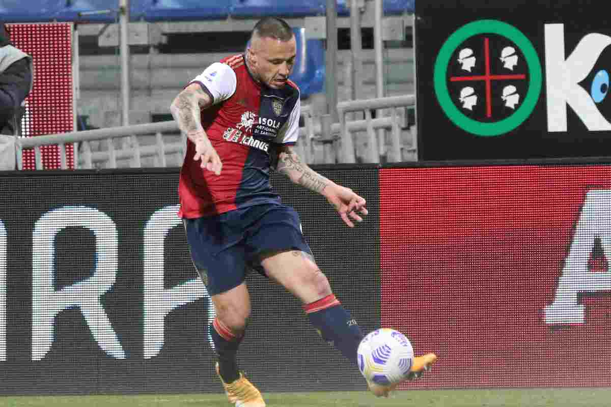 Radja Nainggolan con la maglia del Cagliari