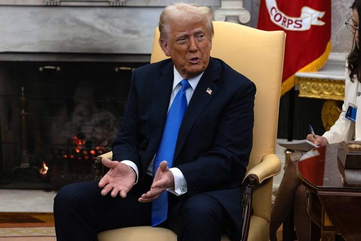 Trump: "Mi impegno a comprare e controllare Gaza"