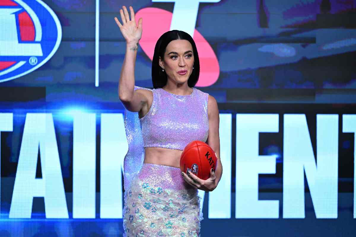 Una popstar nello spazio: Katy Perry è pronta ad andare in orbita con la compagna di Bezos