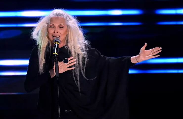 Anna Oxa fa il suo atteso ritorno in Rai: i giudici di The Voice Senior riconoscono subito la sua voce